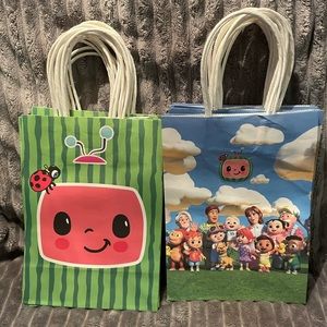 16 Cocomelon Gift Bags. 8 1/4 long and 3 1/4 wide. 2 Different Pictures.